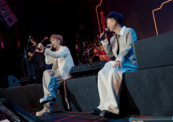 2GX坐臺(tái)邊近距離與粉絲聊天同樂